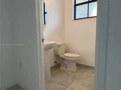 10606 W 33rd Way Hialeah FL 33018