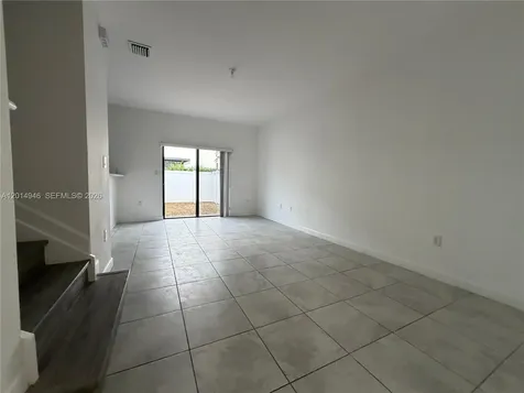 10606 W 33rd Way Hialeah FL 33018