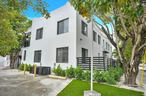 638 SW 21st Avenue Miami FL 33135