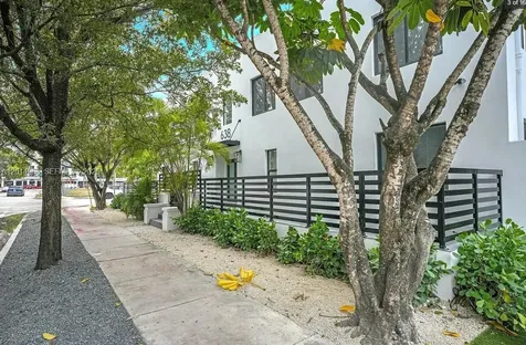 638 SW 21st Avenue Miami FL 33135