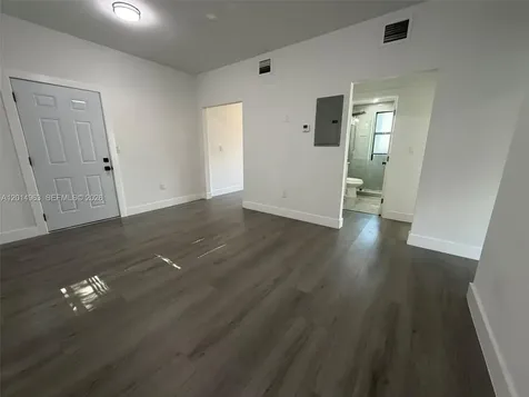 638 SW 21st Avenue Miami FL 33135