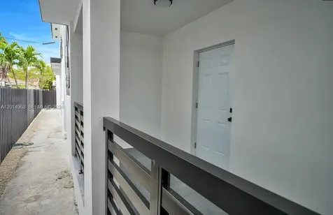 638 SW 21st Avenue Miami FL 33135