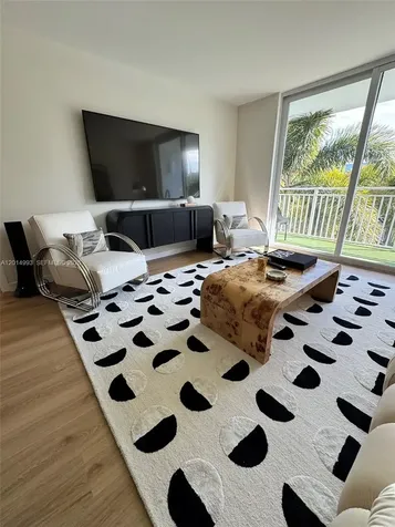 1045 10th Street Miami Beach FL 33139