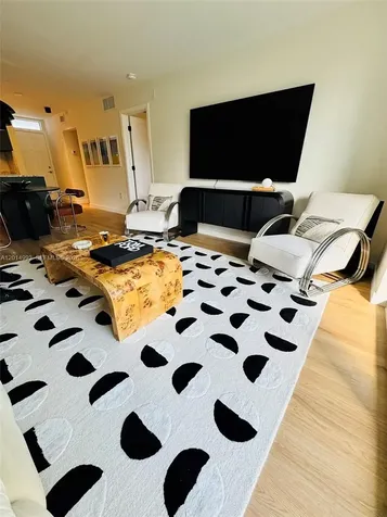 1045 10th Street Miami Beach FL 33139