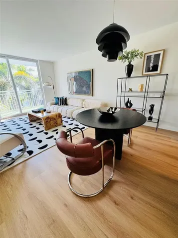 1045 10th Street Miami Beach FL 33139