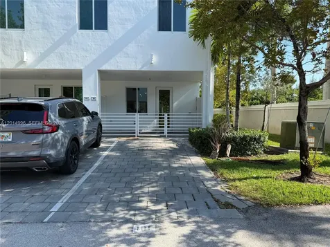 10222 NW 64th Way Doral FL 33178