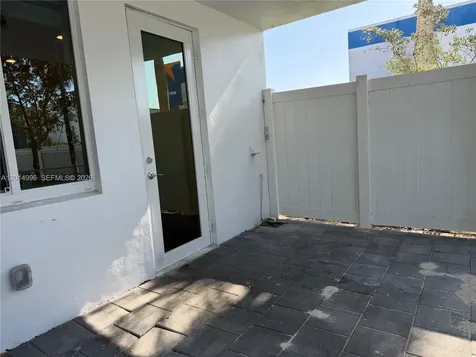 10222 NW 64th Way Doral FL 33178