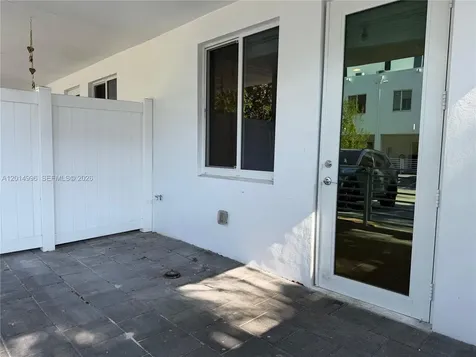 10222 NW 64th Way Doral FL 33178