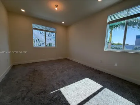 10222 NW 64th Way Doral FL 33178