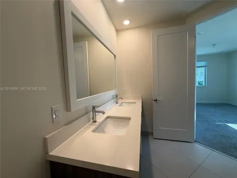 10222 NW 64th Way Doral FL 33178