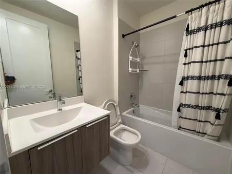 10222 NW 64th Way Doral FL 33178