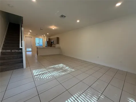 10222 NW 64th Way Doral FL 33178