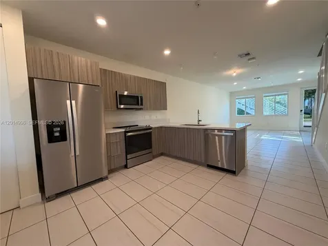 10222 NW 64th Way Doral FL 33178