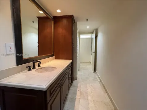2625 Collins Avenue Miami Beach FL 33140