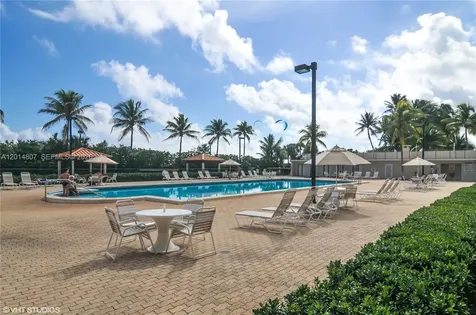 2625 Collins Avenue Miami Beach FL 33140