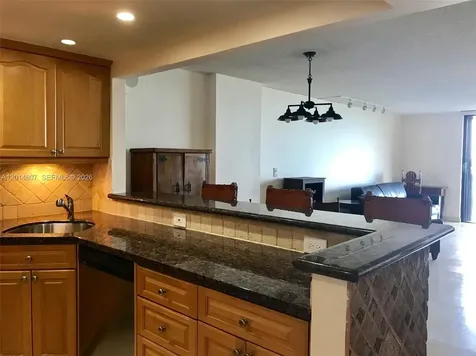 2625 Collins Avenue Miami Beach FL 33140