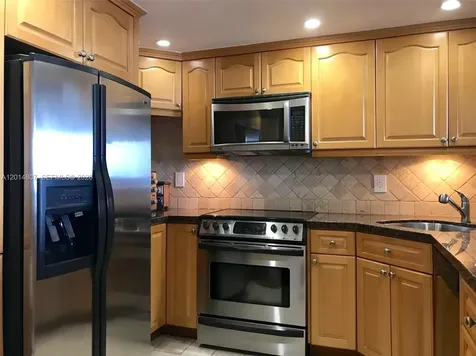 2625 Collins Avenue Miami Beach FL 33140