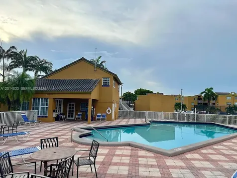 9735 Fontainebleau Boulevard Miami FL 33172
