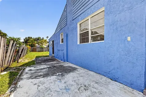 1211 NW 37th Street Miami FL 33142