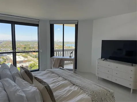2000 Island Boulevard Aventura FL 33160