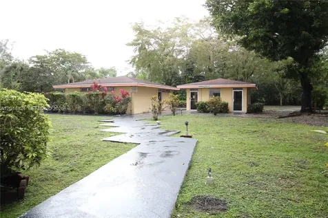 17890 W Dixie Highway 519 Highway North Miami Beach FL 33160