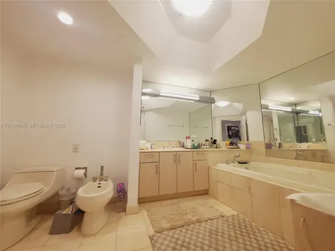 2000 Island Boulevard Aventura FL 33160