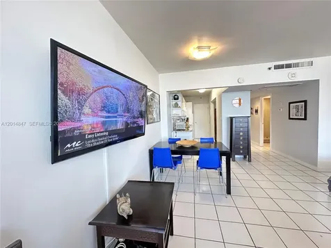 100 Lincoln Road Miami Beach FL 33139