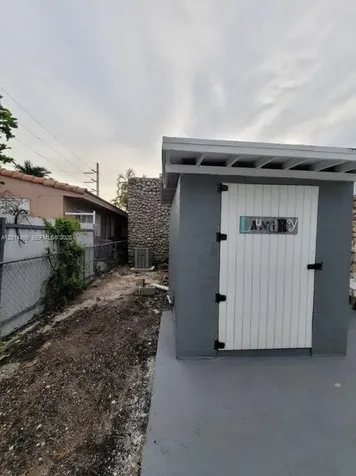 511 NW 62nd Avenue Miami FL 33126