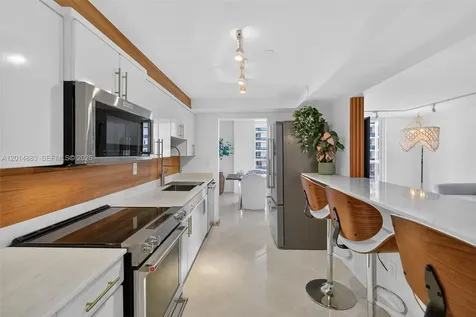 2401 Collins Avenue Miami Beach FL 33140
