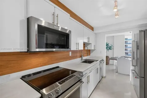 2401 Collins Avenue Miami Beach FL 33140