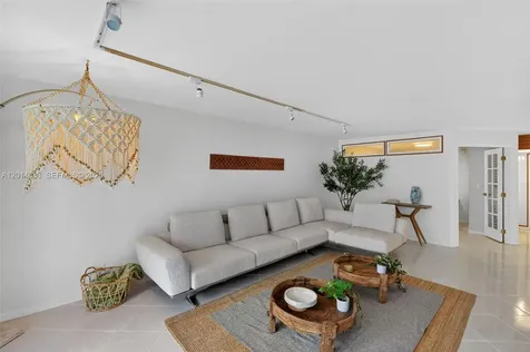 2401 Collins Avenue Miami Beach FL 33140