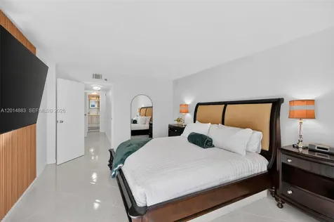 2401 Collins Avenue Miami Beach FL 33140