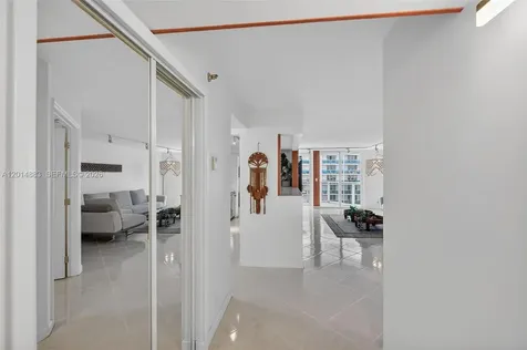 2401 Collins Avenue Miami Beach FL 33140
