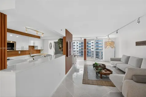 2401 Collins Avenue Miami Beach FL 33140