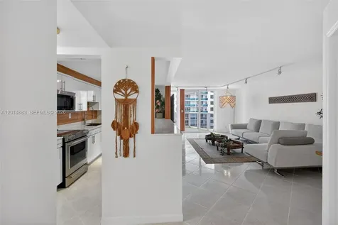 2401 Collins Avenue Miami Beach FL 33140