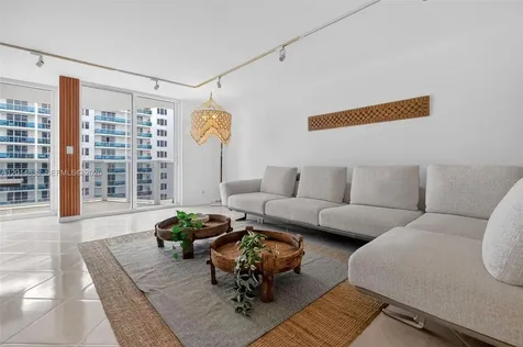 2401 Collins Avenue Miami Beach FL 33140