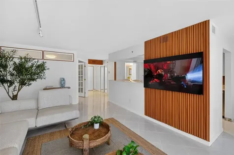 2401 Collins Avenue Miami Beach FL 33140