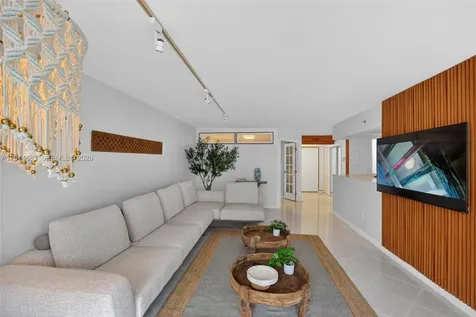 2401 Collins Avenue Miami Beach FL 33140