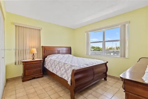 8530 Byron Avenue Miami Beach FL 33141