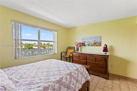 8530 Byron Avenue Miami Beach FL 33141
