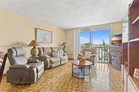 8530 Byron Avenue Miami Beach FL 33141
