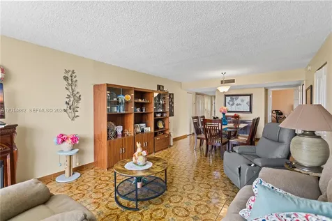 8530 Byron Avenue Miami Beach FL 33141