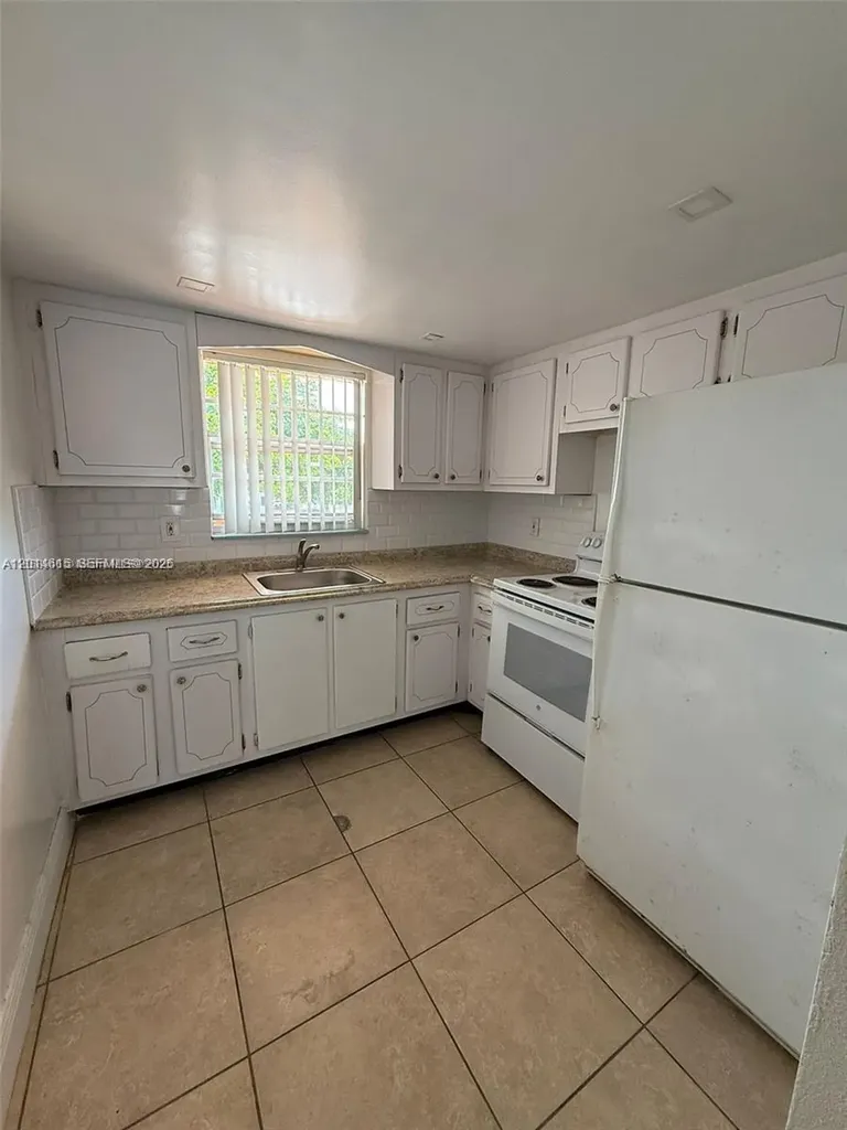 18707 NE 2nd Avenue Miami FL 33179