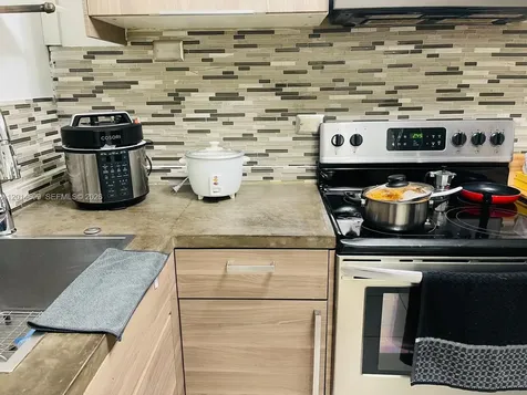 17550 NW 67th Place Hialeah FL 33015
