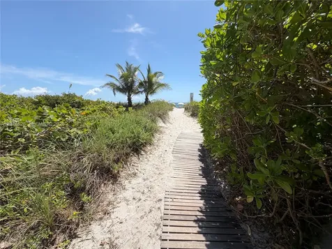 201 Crandon Boulevard Key Biscayne FL 33149