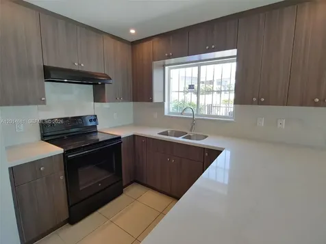 1270 NW 39th Street Miami FL 33142