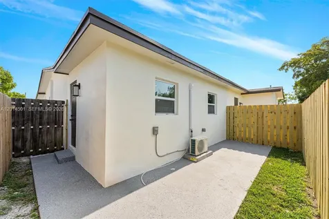 9720 NW 24th Place Sunrise FL 33322