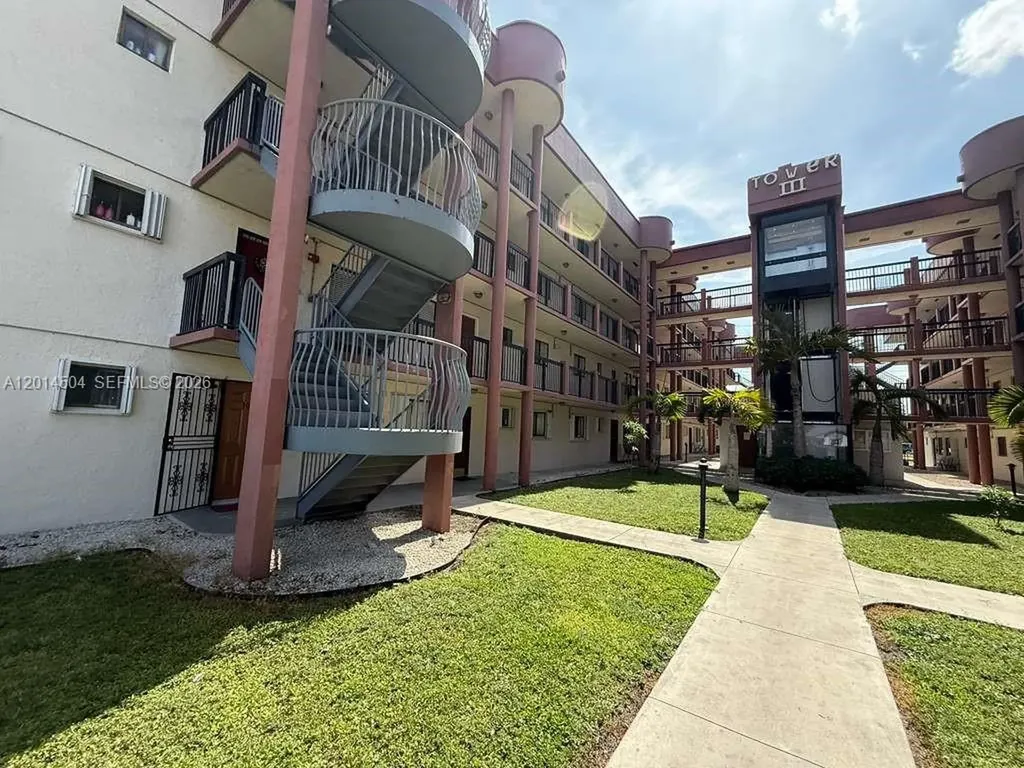 5400 W 21st Court Hialeah FL 33016