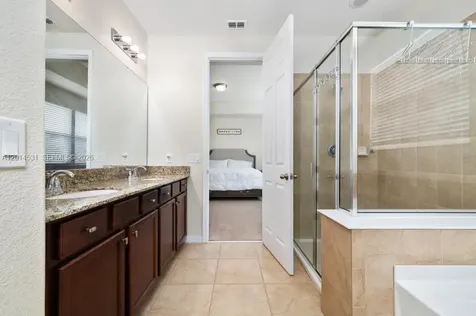 4952 Longmeadow Park Orlando FL 32811