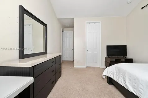 4952 Longmeadow Park Orlando FL 32811